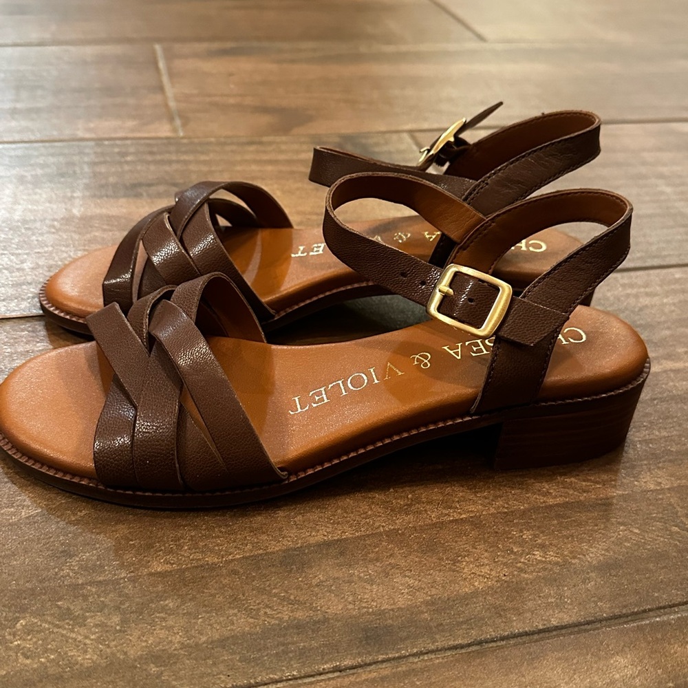 Chelsea & Violet Dark Brown Strappy Sandals NWOT Size 8.5 - Picture 2 of 3